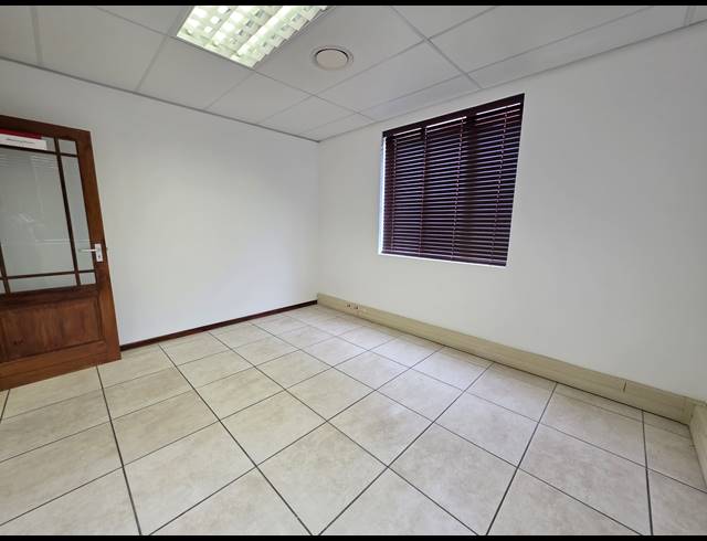 172M² OFFICE TO LET IN HONEYDEW